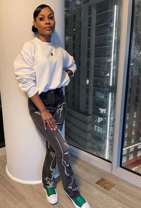 Skeleton Pants Outfit, Skeleton Pants, Pants Outfit Winter, Outfit Shein, Shein Outfits, Winter Fits, Outfit Winter, Black Women Fashion, Dope Outfits