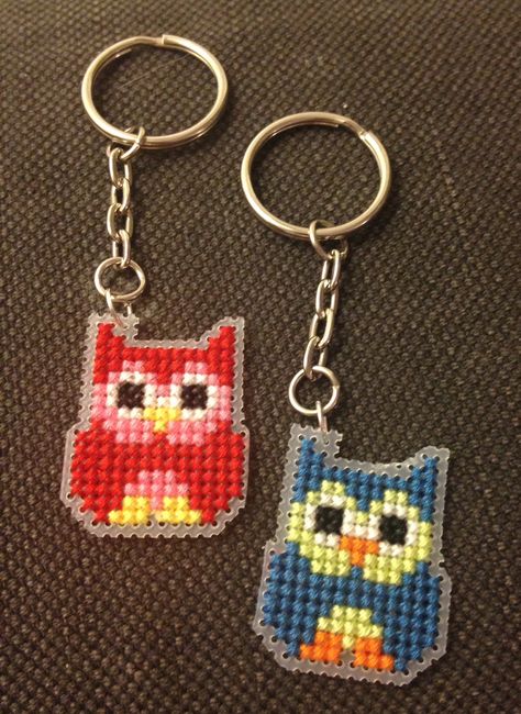 Owl cross stitch keyrings on plastic canvas Cross Stitch Charts Free, Plastic Canvas Cross Stitch, Plastic Canvas Cross, Canvas Cross Stitch, Plastic Canvas Letters, Cross Stitch Owl, Broderie Simple, Owl Cross Stitch, Owl Keychain