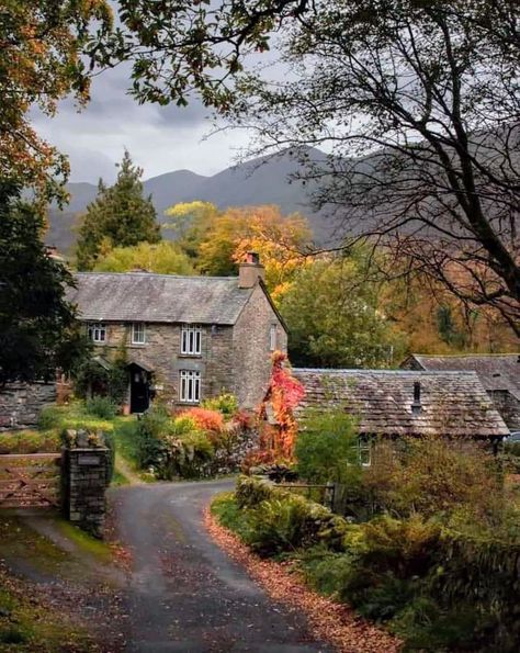 British Cottage, Irish Countryside, England Photography, Casa Country, Cottage Inspiration, Cottage Art, Countryside House, British Countryside, Stone Cottage