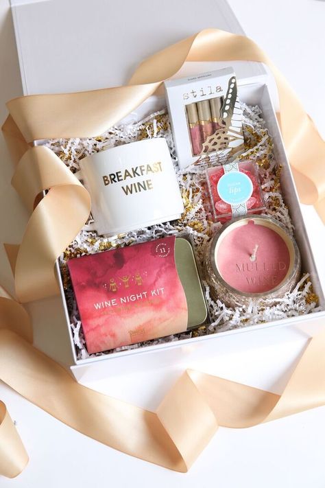 This adorable wine themed gift box makes the perfect girls' night gift! Wine Themed Gifts, Creative Diy Gifts, Holiday Gift Box, Custom Gift Boxes, Wine Theme, Diy Gifts For Boyfriend, Christmas Gifts For Boyfriend, Diy Birthday Gifts, Romantic Gifts