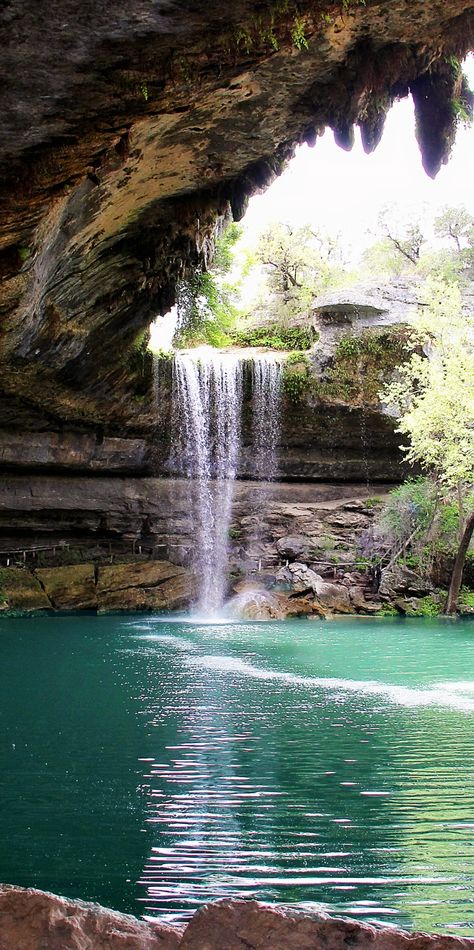 Hamilton Pool outside of Austin, Texas.    29 Surreal Places In America You Need To Visit Before You Die Texas Vacation Spots, Travel Destinations Usa, Surreal Places, Hamilton Pool, Carlsbad Caverns National Park, Texas Vacations, Unique Vacations, Places In America, Dripping Springs