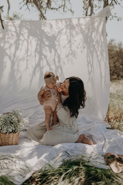 Mommy And Me Vision Board, White Sheet Photoshoot Outside Family, Simple Spring Mini Session Ideas, Mommy And Me Sheet Photoshoot, Pet Mini Sessions Photo Ideas, Mommy And Me Outside Photo Shoot, Sheet Outside Photoshoot, Spring Mother Daughter Photo Shoot, Mama And Mini Photoshoot