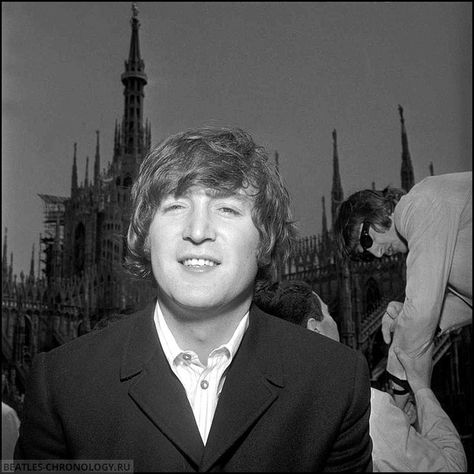 The Beatles. John Lennon. Milan , Italy. June 23 1965 John Lennon 1965, Beatles John Lennon, John Lennon Beatles, Beatles Pictures, Beatles John, Pop Rock Bands, The Fab Four, Ringo Starr, George Harrison