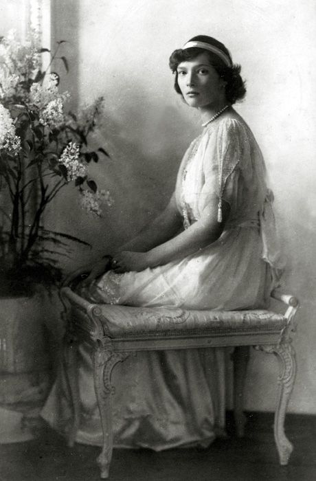 Grand Duchess Tatyana Nikolaevna (aged 21 on the day she was shot) // “Tatyana Nikolaevna, in my opinion, was the prettiest. She was taller than her mother, but so slim and so well built that her height was no obstacle to her. She had beautiful and regular facial features and resembled her beautiful royal relatives whose family portraits decorated the palace.” (From the memoirs of Baroness Sophie Buxhoeveden) Grand Duchess Tatiana, Grand Duchess Tatiana Nikolaevna Of Russia, Tatiana Romanov, Tatiana Nikolaevna, Alexei Romanov, One Last Dance, Romanov Sisters, Alexandra Feodorovna, Video Contest