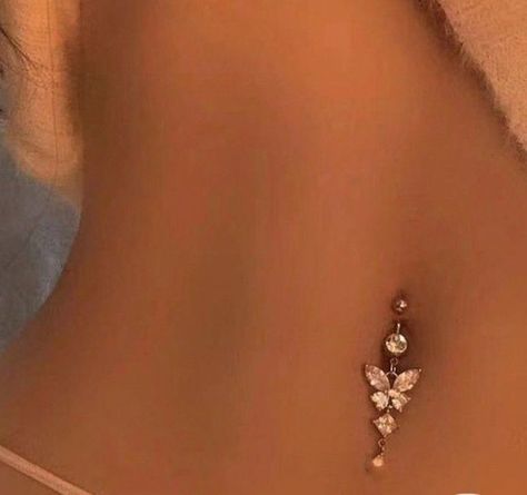 Belly Piercings Ideas, Belly Peicerings, Back Percinings, Belly Percinings, Bellybuttonpiercing Aesthetic, Cute Belly Piercings, Belly Piercing Ideas, Navel Piercing Aesthetic, Belly Piercing Aesthetic