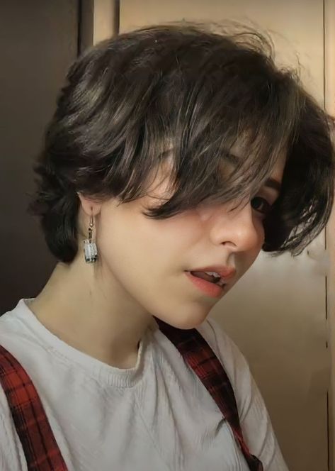 short hair feminine masculine nonbinary Androgynous Hair, Tomboy Hairstyles, Short Hair Tomboy, Really Short Hair, Hair Inspiration Short, Shot Hair Styles, Gender Envy, Haircuts Straight Hair, 짧은 머리