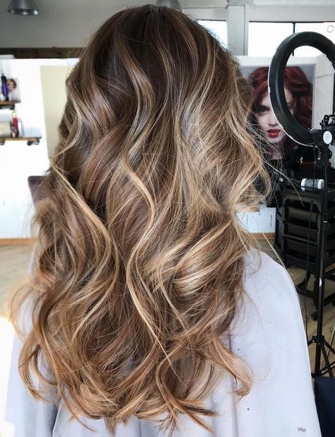 Milk Chocolate Balayage With Blonde Babylights Grey Balayage, Balayage Blond, Caramel Blonde, Brunette Balayage Hair, Frontal Hairstyles, Hair 2018, Hair Color Techniques, Balayage Brunette, Penteado Cabelo Curto