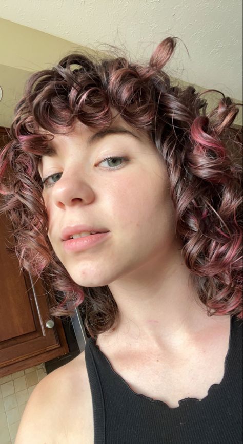 Short Curly Hair With Pink Highlights, Curly Hair Pink Balayage, Curly Brown Hair With Pink Highlights, Brown Hair Dyed Pink, Pink Highlights In Brown Hair Curls, Pink Highlights In Brown Curly Hair, Pink Curly Hair Highlights, Curly Pink Highlights, Curly Hair Pink Highlights