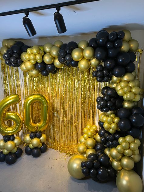 60 Balloon Arch, Green Birthday Decorations, 50th Birthday Party Ideas For Men, Birthday Celebration Decorations, 60 Balloons, 50th Wedding Anniversary Party, Green Birthday, Birthday Balloon Decorations, 65th Birthday