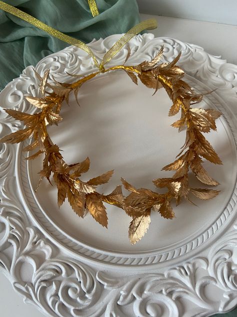 The gold greek goddess crown will emphasize the natural beauty of the owner. It will give tenderness, elegance, and at the same time confidence. I was inspired by nature and its colors to make the wreath. Therefore for creation use high-quality materials close to real colors. You can order your own product. I know how important it is to be special on this day! SIZE: The size is adjustable by a ribbon. It is suitable both for a child and an adult. It goes from a girth of 48 cm or 19 inches. MATER Greek Goddess Crown, White Flower Girl Crown, Laurel Leaf Crown, Greek Goddess Hairstyles, Laurel Wreath Crown, Greek Crown, Gold Leaf Crown, Wreath Crown, Laurel Crown