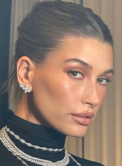 Belle Makeup, New Year's Makeup, Hailey Baldwin Style, Swag Makeup, Hair Jewels, Makeup Guide, Bridesmaid Makeup, Bridal Beauty, Face Hair