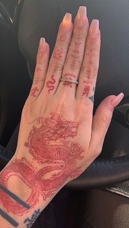 Dragon Tattoo Ideas, Tattoos Simple, Hand And Finger Tattoos, Cute Hand Tattoos, Pretty Hand Tattoos, Tattoos For Black Skin, Red Ink Tattoos, Hand Tattoos For Women, Dope Tattoos For Women