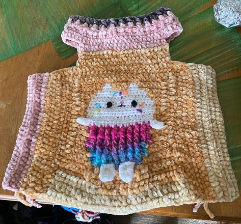 Cakey cat, crochet, handmade Crochet Cat, Crochet Sweater, That Look, Crochet Patterns, Photo And Video, Instagram Photo, Crochet, Pattern, Instagram