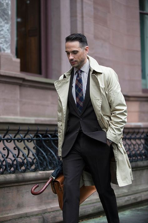 Men's Trench Coat - He Spoke Style | Men's Fashion | Menswear | Men's Outfit for Business | Moda Masculina | Shop at designerclothingfans.com Trench Coat Outfit Spring, Fashion For Men Over 40, Trenchcoat Style, Gentleman Lifestyle, Mode Mantel, Khaki Trench, Khaki Trench Coat, Mens Raincoat, Men's Trench Coat