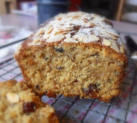 The English Kitchen: Marzipan & Mincemeat Tea Loaf English Baking, Mincemeat Cake, Tea Breads, Turtles Candy, Tea Loaf, Marzipan Cake, Cherry Bakewell, Tea Bread, Loaf Cakes