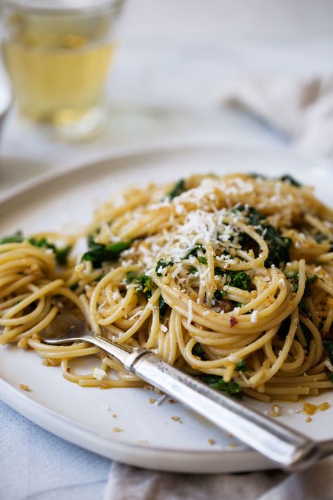 Rapini Pasta Recipe, Rapini Pasta, Rapini Recipes, Breadcrumbs Recipe, Weeknight Dinner Pasta, Chili Oil, Spaghetti Recipes, Anchovies, Bread Crumbs