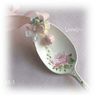 Vintage teaspoons Decorated Spoons, Altered Spoons, Babies Pics, Spoon Ornaments, Spoon Craft, Painted Spoons, Flip Ideas, Silverware Crafts, Silverware Art