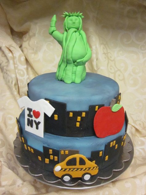 New York themed baby shower with a pregnant Statue of Liberty Pregnant Statue, Baby Party Themes, Nyc Baby, Event Ideas, Baby Shower Theme, Baby Party, Girl Shower, Party Planner, 5th Birthday