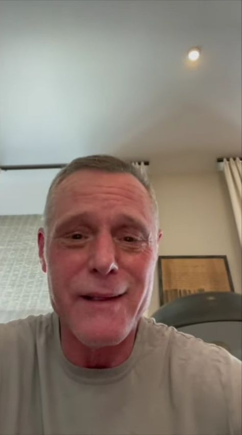 Jason Beghe Short Video, Jason Beghe Selfie, Jason Beghe New Pictures, Duck Pen, Kaley Cuoco Hair, Hank Voight, Jason Beghe, Broken Phone, Kaitlyn Dever