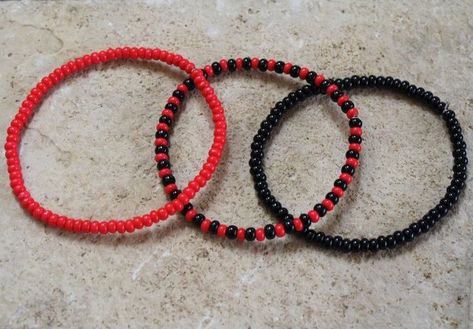 Red Seed Bead Bracelet, Red And Black Bracelets, Beaded Bracelet Designs, Seed Beads Bracelets, Seed Bracelets, Red Bead Bracelet, Bracelets Bead, Accessories Beads, Diy Beaded Rings