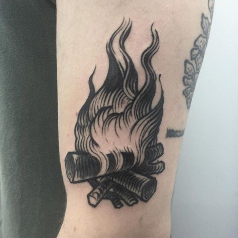 A traditional black tattoo of a campfire inked on the left arm #UltraCoolTattoos Tattoo Traditional Flash, Traditional Black Tattoo, Flame Tattoos, Tattoo Old School, Traditional Flash, Fire Tattoo, Tattoo Traditional, Black Tattoo, Feather Tattoos