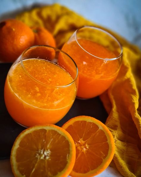 Shashi Seneviratne on Instagram: “🍊Freshly Squeezed Orange Juice 🍊 Perfectly refreshing summer drink to keep you cool and beat today's heat..🍹 not to mention the daily…” Squeezed Orange Juice, Refreshing Summer Drinks, Freshly Squeezed Orange Juice, Summer Drink, Fruit In Season, Juicing Recipes, Orange Juice, Keep Your Cool, Grapefruit