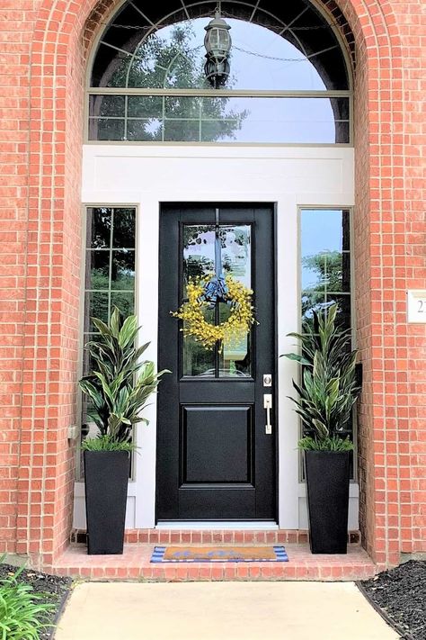 House Folder, Summer Front Porch Decor, Black Front Door, Front Door Inspiration, Ideas Entryway, Front Closet, Target Decor, New Front Door, Front Porch Makeover