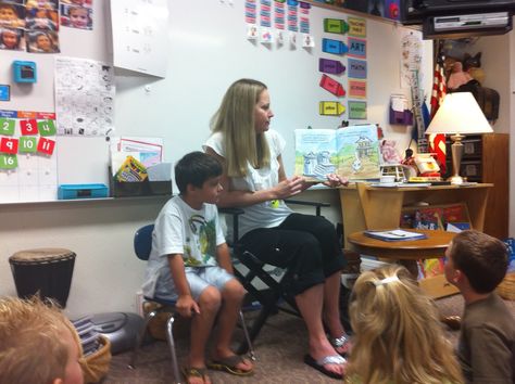 At Back to School Night – I always have a Mystery Reader Sign-up.  This is one of those ideas that if you aren’t doing it – you should start this year!  A Mystery Reader is a surprise visit from a family member (moms, dads, grandparents, siblings, uncles, aunts, etc).  They bring a favorite picture book … Mystery Reader Ideas For Parents, Mystery Reader Ideas, Fairy Dust Teaching, Literacy Activities Kindergarten, Family Involvement, Back To School Night, Math 2, School Night, Surprise Visit