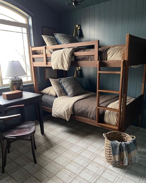 Boys Shared Bedroom Ideas Bunkbeds, Dark Blue Boys Bedroom, Shared Boys Room, Boy Room Themes, Gender Neutral Kids Room, Club Vibes, Kids Rooms Shared, Boys Shared Bedroom