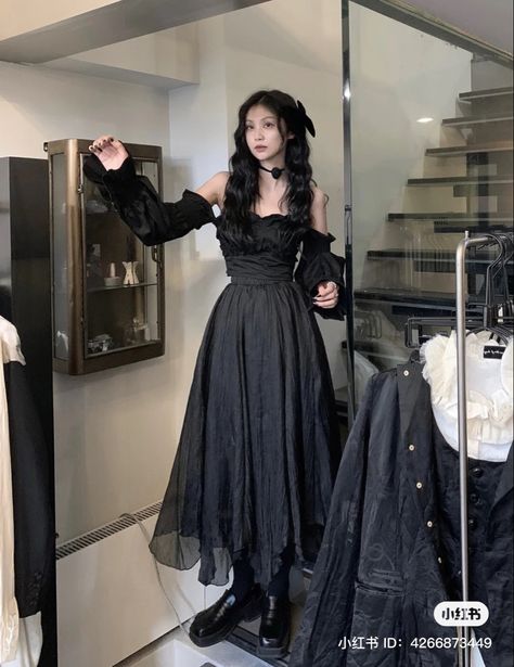 Goth Sweet 16 Dress, Goth Prom Outfit, Emo Prom Dresses, Goth Dress Formal, Classy Goth Outfits, Alternative Prom Dress, Douyin Dress, Black Goth Dress, Goth Prom Dress