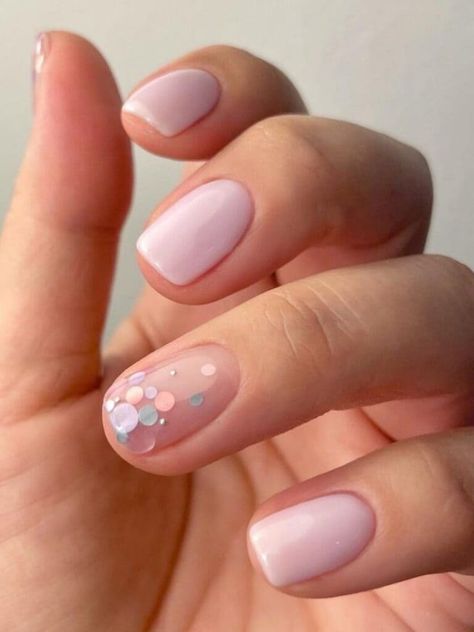 Short, pale pink nails with confetti Pastel Nail Colors Spring, Pretty Spring Nails Colors, Spring Korean Nails, Big Glitter Nails, Short Nail Designs Gel Spring, Spring Nails Shellac, Subtle Spring Nails, Spring Nails Lavender, Trendy Pastel Nails