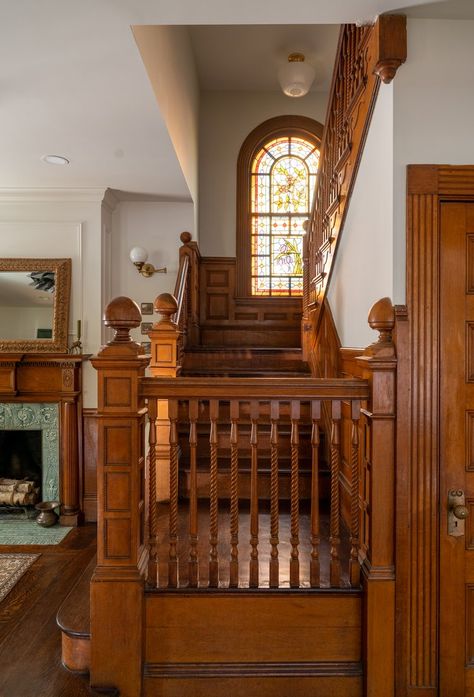 Victorian Entryway, Renovation Husbands, Victorian Entry, Staircase Molding, Victorian Stairs, Craftsman Entry, Victorian Staircase, Farmhouse Stairs, Victorian House Interiors