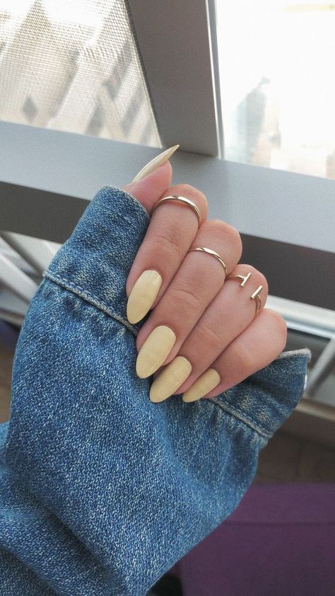 Short Nails Yellow Pastel, Light Yellow Nails Almond, Pale Yellow Almond Nails, Yellow Nails For Prom, Yellow Nails 2023, Yellow Almond Acrylic Nails, Yellow Oval Nails, Nails Almond Yellow, Yellow Prom Nails