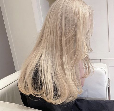 Light Blonde Aesthetic, White Blonde Aesthetic, White Blonde Hair Aesthetic, Rubio Aesthetic, Cool Toned Blonde Hair Pale Skin, Blond Hair Aesthetic, White Blonde Girl, Soft Blonde Hair, Pale Blonde Hair