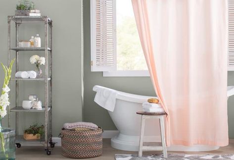 Pink And Grey Bathroom Ideas, English Bathroom Ideas, Pink And Grey Bathroom, Grey Bathroom Ideas, Gray Bathroom Walls, Pink Bathroom Decor, Vintage Bathroom Decor, Pink Shower Curtains, Gray Bathroom Decor