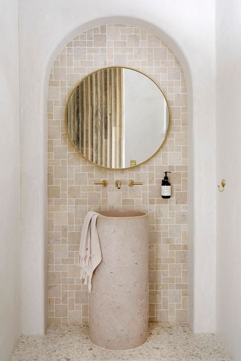 Curvy Bathroom, Mediterranean Bathroom Decor, Minimalist Mediterranean, Circle Mirrors, Mediterranean Mansion, Bad Inspiration, Coastal Bathrooms, Most Viewed, Bathroom Inspiration Decor