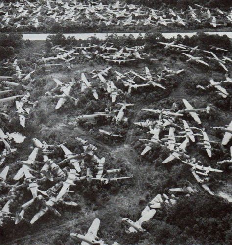 Boneyard in the South Pacific, 1946 Beauty Bone, Modern Fighter Jets, Strange Birds, Airplane Boneyard, Airplane Graveyard, Wwii Airplane, Wwii Plane, Ww2 Planes, Wwii Aircraft