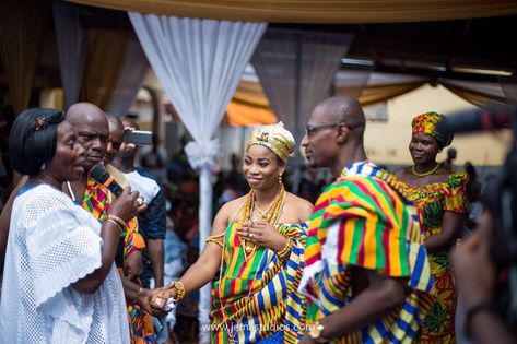 Ghana Traditional Wedding, Wedding Planning App, Marriage Venues, Wedding Planning Apps, Ghana Wedding, Bride’s Mother, Preparing For Marriage, Planning App, Traditional Marriage