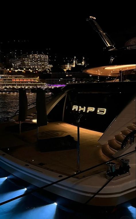 Yachts Aesthetic, Yacht At Night, Cool Boat Names, Luxury Motivation, Yacht Aesthetic, Miami Night, Boat Pics, Yacht Party, Tropical Holiday