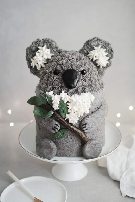 Koala Cake, Oreo Buttercream, Animal Birthday Cakes, Cookies And Cream Cake, Animal Cakes, Animal Cake, Cake Decorating Designs, Crazy Cakes, Pretty Birthday Cakes