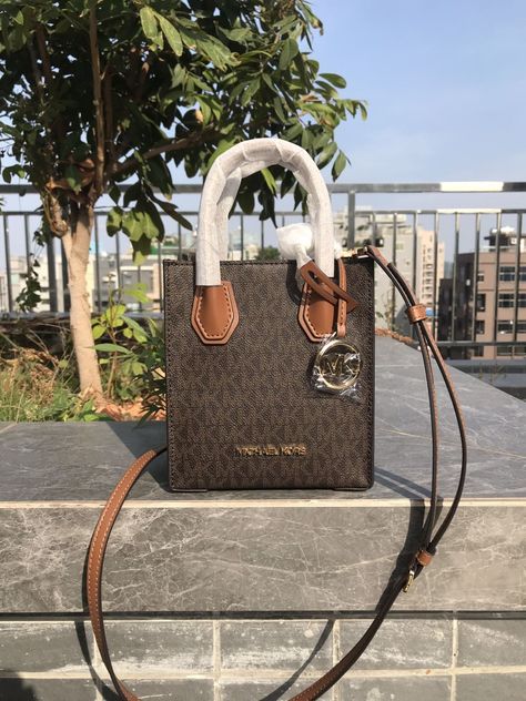 Luxury Lady, Woman Handbag, Michael Kors Mercer, Mk Handbags, Mk Bags, Fancy Bags, Luxury Purses, Bags Designer Fashion, Michael Kors Bag