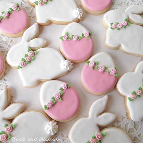 Beautiful Easter cookies. Simple Easter Cookies, Easter Cookies Decorated Ideas, Easter Cookies Decorated, Bunny Sugar Cookies, Easter Chicks Cookies, Easter Egg Cookies, Easter Bunny Cookies, White Bunnies, Easter Sugar Cookies