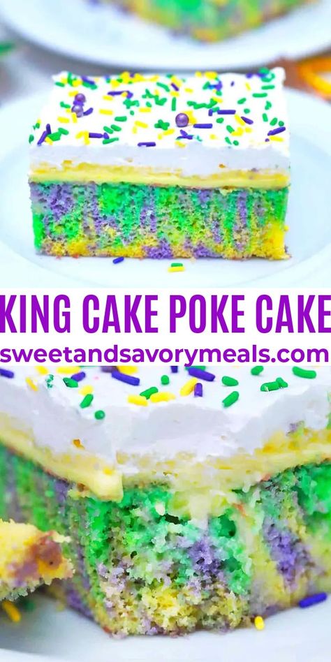 Mardi Gras Poke Cake, King Cake Inspired Dessert, Mardi Gras Desserts Easy, Mardi Gras Party Food, Cake Poke, Mardi Gras Recipes, Mardi Gras Desserts, Mardi Grad, King Cakes