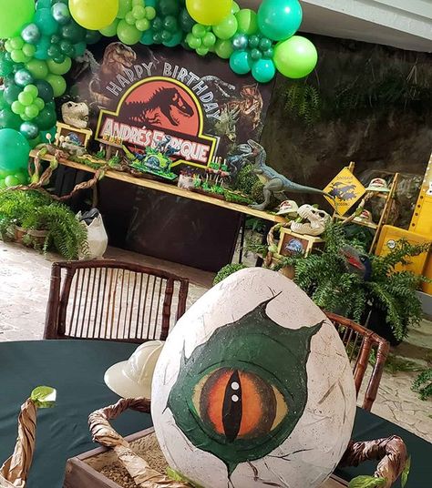 Dinasour Birthday, Decoration Jungle, 3rd Birthday Party For Boy, Festa Jurassic Park, Jurassic Park Birthday Party, Jurassic Park Party, Dinosaur Birthday Theme, Jurassic Park Birthday, Birthday Party At Park