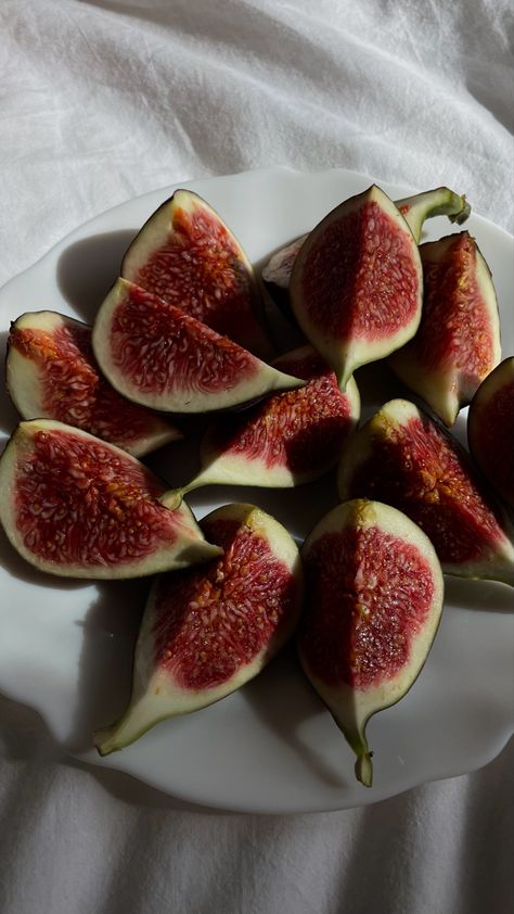 Fig Photography, Lebanese Breakfast, Breakfast Presentation, Life Reference, Vegan Vibes, Guilty Conscience, Protein Packed Meals, Delicious Snacks, Healthy Bites