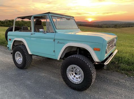 Old Cars And Trucks, Old Bronco Vintage, Old Bronco Aesthetic, Restored Bronco, Old Bronco Ford, Vintage Ford Bronco Aesthetic, Light Blue Bronco, Old Ford Cars, Baby Blue Bronco