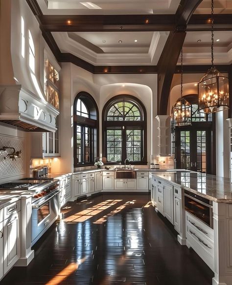 Cozy Modern Mansion, Huge Houses Interior, Cottage Mansion Interior, Old Money Penthouse, Fancy Houses Interior, Castle Kitchen Aesthetic, Old Money Kitchen, Rich Interior Design, Antique Homes