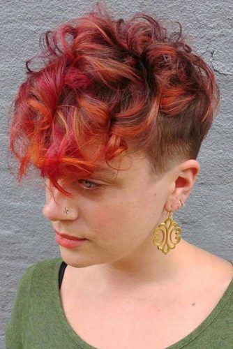 Pixie Cut Color Ideas, Pixie Haircut For Curly Hair Natural, Colorful Highlights, Pixie Cut Curly Hair, Curly Pixie Cut, Hair Color Blonde Highlights, Short Curly Pixie, Curly Pixie Haircuts, Wavy Pixie