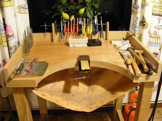 I like this example of custom made jewellery bench (and the lemon tree outside the window) Jewellery Bench, Jewelers Workbench, Wooden Work Bench, Wooden Work, Outside The Window, Jewellers Bench, Jewelers Tools, Tool Room, Tool Organizers