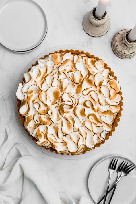 Passion Fruit Pie Recipe, Passion Fruit Meringue, Fruit Meringue, Lime Meringue Pie, Fruit Pie Recipe, Passionfruit Recipes, Passion Fruit Juice, Pastry Pie, Fruit Filling